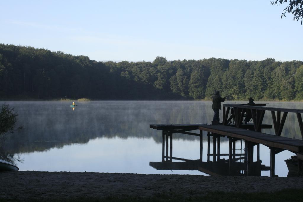 Stajnia Sarnowek Nad Jeziorem Rozany Rozajny Wielkie Buitenkant foto