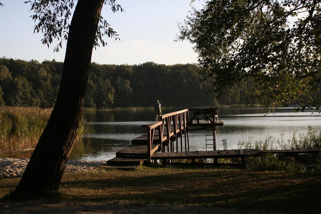 Stajnia Sarnowek Nad Jeziorem Rozany Rozajny Wielkie Buitenkant foto